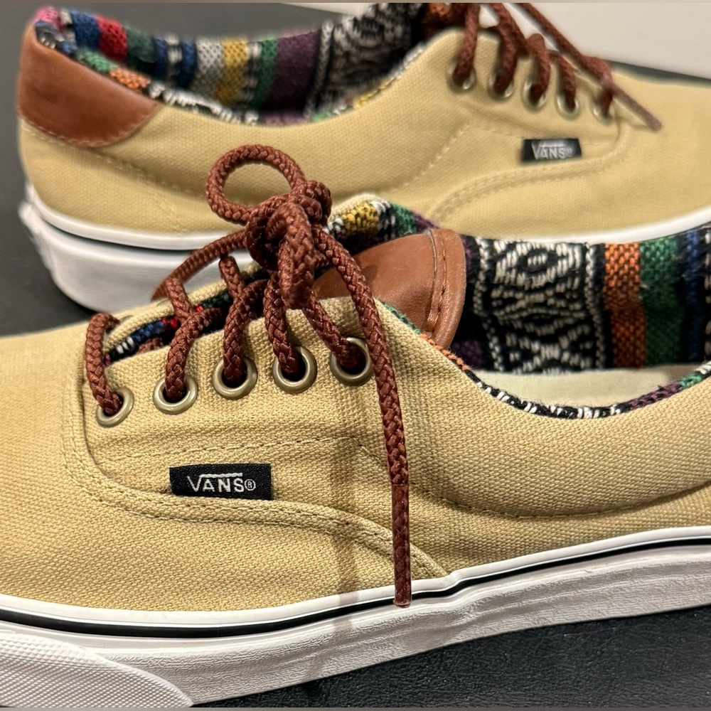 Vans Beige Canvas Low Top Sneakers with Patterned Lining Men’s Size 8 - Picture 2 of 4